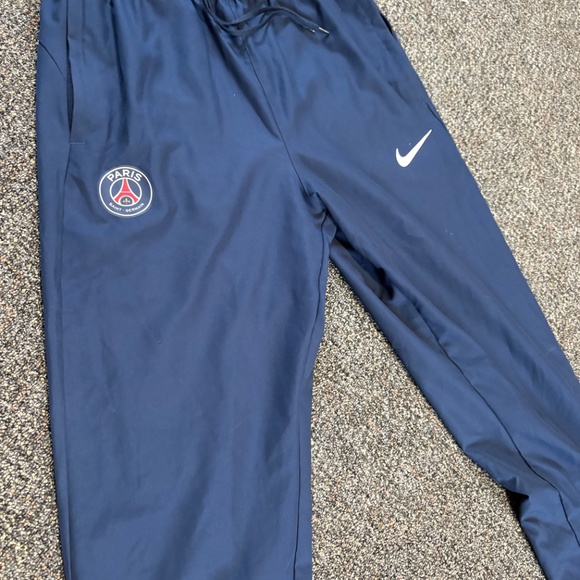 Nike mens Paris Saint- Germain dri-fit Football knit pants. (Men’s small) - Picture 2 of 3